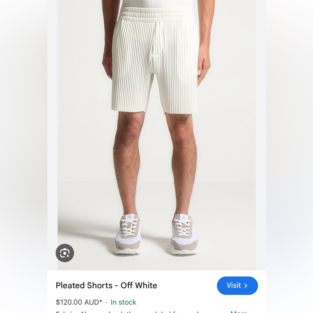 MANIÈRE DE VOIR Pleated Men’s Shorts - Off White M/L